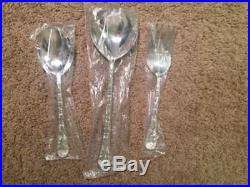 Wm. Rogers and Son'Enchanted Rose' Silver Plated Flatware Set 51 pieces